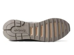 Reebok Classic Legacy AZ X Looney Tunes -Reebok Store 61JtSbwR3HL