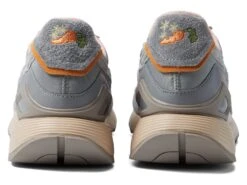 Reebok Classic Legacy AZ X Looney Tunes -Reebok Store 812on5CimIL